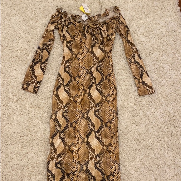 Snakeskin off the shoulder dress NEW WITH TAGS - Picture 2 of 6